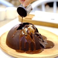 Food or drink of White Day Patisserie Siam Center