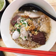 เมนูของร้าน เกี๊ยวอ้วนอาม่า