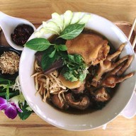 เมนูของร้าน ก๋วยเตี๋ยวไก่โอ๊กกก เลียบคลองทวีวัฒนา