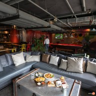 บรรยากาศ Game Over Lounge ทองหล่อ