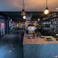 บรรยากาศ Game Over Lounge ทองหล่อ