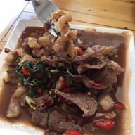 ลุงหนวดอาหารตามสั่งไม่ธรรมดา