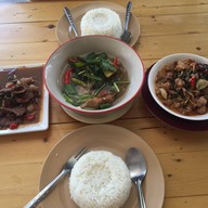 ลุงหนวดอาหารตามสั่งไม่ธรรมดา