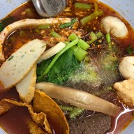 เย็นตาโฟลูกชิ้นปลา วรจักร เหล่านาดี