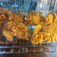 เมนูของร้าน สุดาข้าวมันไก่ สำเหร่(ตากสิน17)