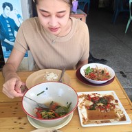ลุงหนวดอาหารตามสั่งไม่ธรรมดา