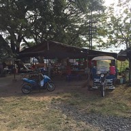 อาหารตามสั่ง ข้างสถานีรถไฟ กระสัง