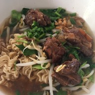 เมนูของร้าน ก๋วยเตี๋ยวหมูต้มยำขลุกขลิก