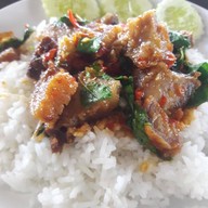 เจ๊นุ่นโภชนา ถนนกรอกยายชา
