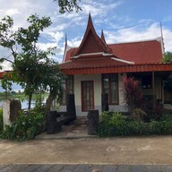 เรือนไทยบ้านริมน้ำ