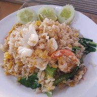เจ๊นุ่นโภชนา ถนนกรอกยายชา