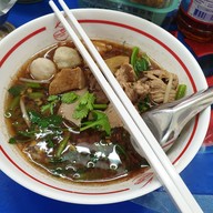 เมนูของร้าน ก๋วยเตี๋ยวเพิ่มพูน ซอยโชคชัยร่วมมิตร 1