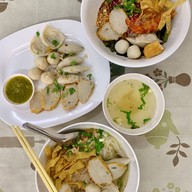 อิ่มเอม ก๋วยเตี๋ยวลูกชิ้นปลาสูตรอาม่า