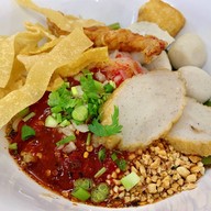 อิ่มเอม ก๋วยเตี๋ยวลูกชิ้นปลาสูตรอาม่า
