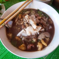 เมนูของร้าน ก๋วยเตี๋ยวตาทิศยายเหลียว โพนพิสัย