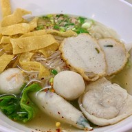 อิ่มเอม ก๋วยเตี๋ยวลูกชิ้นปลาสูตรอาม่า