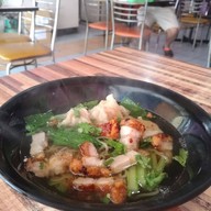 เมนูของร้าน เปี๊ยก หมี่เกี๊ยว ตัวเมืองหาดใหญ่