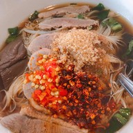 คุณพลอยก๋วยเตี๋ยวเป็ด มีสาขาเดียว