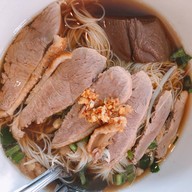 คุณพลอยก๋วยเตี๋ยวเป็ด มีสาขาเดียว