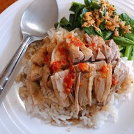 คุณพลอยก๋วยเตี๋ยวเป็ด มีสาขาเดียว