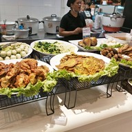 ข้าวคลุกน้ำพริกแม่บุญล้น เดอะมอลล์ท่าพระ