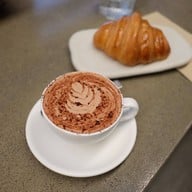 Lune Croissanterie CBD