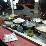 บรรยากาศ น้ำเต้าหู้ บัวลอยฮ่องกง - ถนนธานี