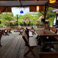 กินลม ชมลาว