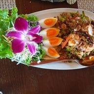 เมนูของร้าน คุ้มดำเนิน