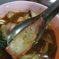 ชุนฮั้ว บะหมี่เกี๊ยวหมูแดง สามแยกปักธงชัย