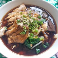 เมนูของร้าน อิ่มเส้นริมโค้ง ก๋วยเตี๋ยวไก่ ข้าวซอย