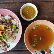เมนูของร้าน โกปี๊ 咖啡 อาหารเช้านิมมาน