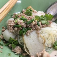 มนัสนันท์(ลือชา)ก๋วยเตี๋ยวลูกชิ้นปลา ราชพฤกษ์
