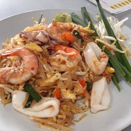 ก๋วยเตี๋ยวลูกชิ้นปลา แม่รวย สาขา 1