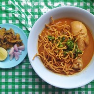 เมนูของร้าน อิ่มเส้นริมโค้ง ก๋วยเตี๋ยวไก่ ข้าวซอย