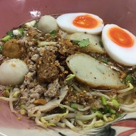 มนัสนันท์(ลือชา)ก๋วยเตี๋ยวลูกชิ้นปลา ราชพฤกษ์