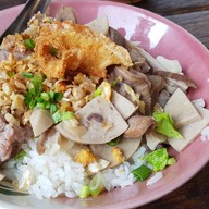เมนูของร้าน โกปี๊ 咖啡 อาหารเช้านิมมาน