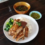 เมนูของร้าน อิ่มเส้นริมโค้ง ก๋วยเตี๋ยวไก่ ข้าวซอย