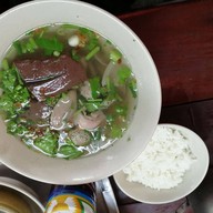 ร่มฉัตร ต้มเลือดหมู