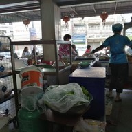 ร่มฉัตร ต้มเลือดหมู