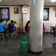 ร่มฉัตร ต้มเลือดหมู