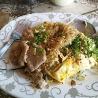 เมนูของร้าน ป้าสมนึกเจ้าเก่า ผัดไทยมรดกโลก