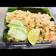 เจ้หวีตามสั่ง เข้ามาใต้โรงเเรมตวันนา วนเข้ามาเเล้วเจอจุดแลกบัตร มองขวามือเลี้ยวเข้ามาในซอย