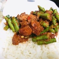 เจ้หวีตามสั่ง เข้ามาใต้โรงเเรมตวันนา วนเข้ามาเเล้วเจอจุดแลกบัตร มองขวามือเลี้ยวเข้ามาในซอย