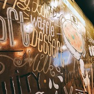 บรรยากาศ สถานีนมสด ประตู 10