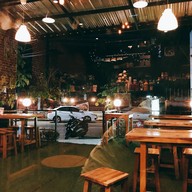 หน้าร้าน สถานีนมสด ประตู 10