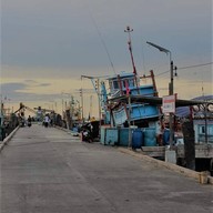 สะพานเทียบเรือกลุ่มประมงบางเสร่