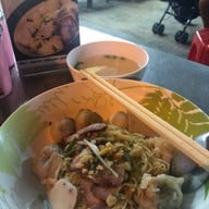 เมนูของร้าน บะหมี่ 60 ปี ถนนบรมราชชนนี