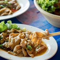 ก๋วยเตี๋ยวเป็ดตุ๋น-เป็ดพะโล้ยาจีน เจ้าเก่า 42 ปี รสเด็ด