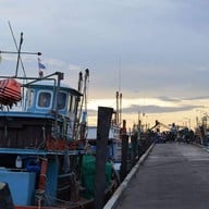 สะพานเทียบเรือกลุ่มประมงบางเสร่